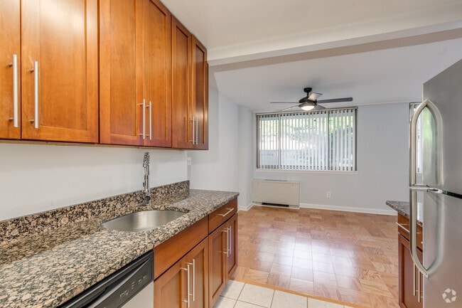 1BR, 1BA - 740SF - 2112 New Hampshire Avenue