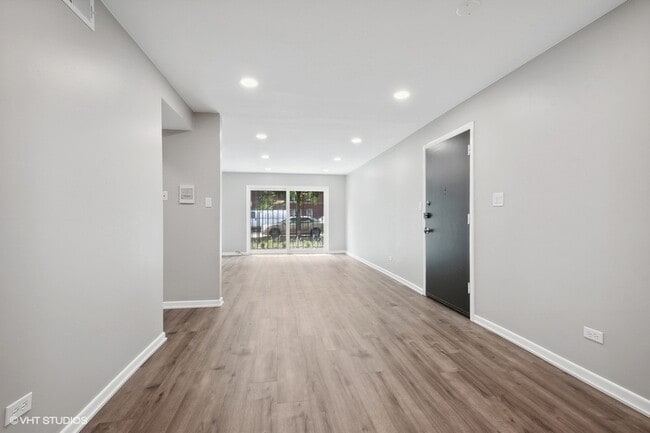Entry - 1604 W Farwell Ave Unit 1A
