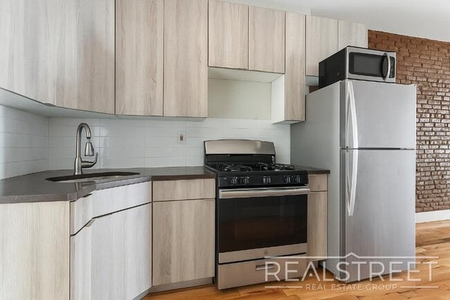 Building Photo - 2 bedroom in BROOKLYN NY 11237 Unit 1R
