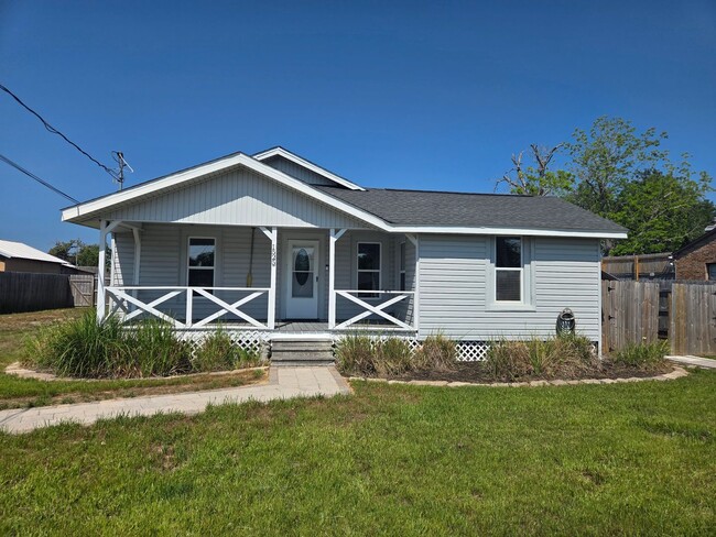 Building Photo - 1525 Oak Ave Unit 1525 Oak Ave - Main House
