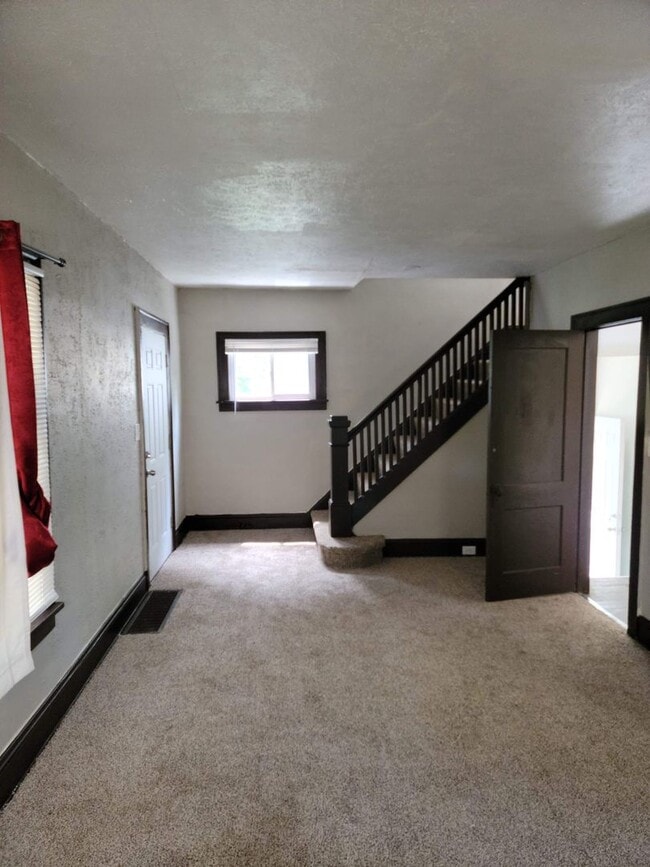 Large 3 bedroom 1 bath single family home House Rental in Cleveland