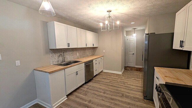 Photo - 311 Orchard Ln