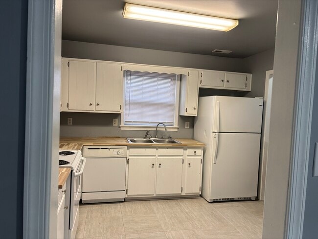 Photo - 400 Advocate Ct Townhome