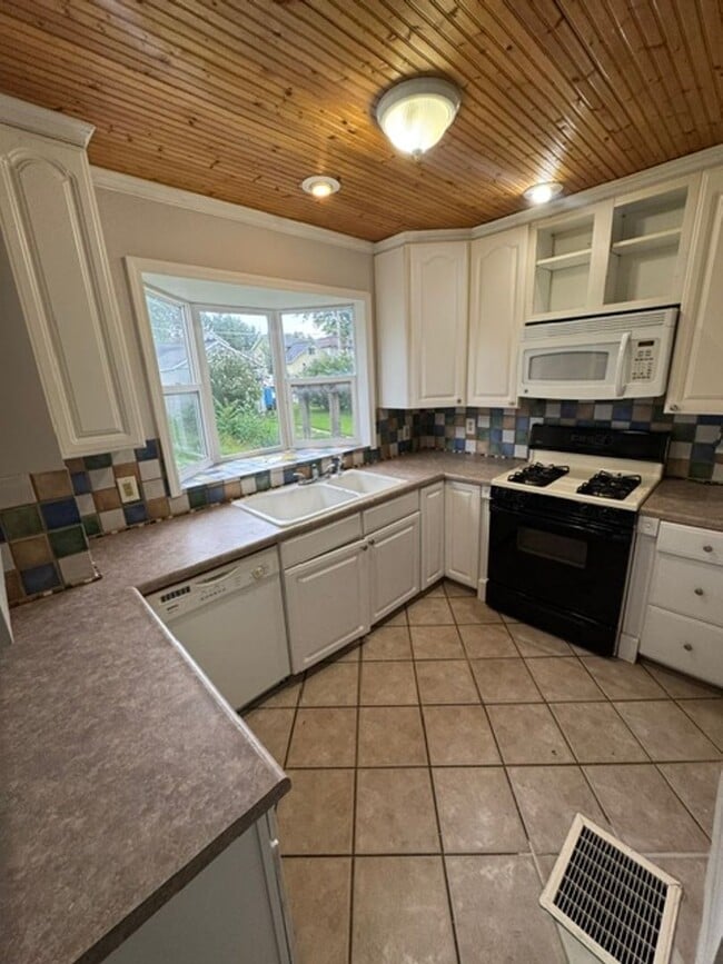 Photo - 1031 Shore Dr