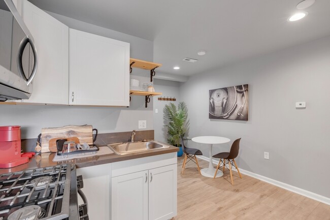 Photo - 1002 W Fayette St Condo