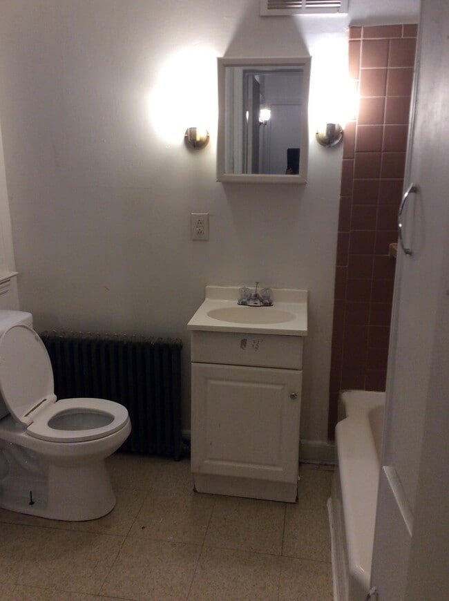 Photo - 729 W Poplar St