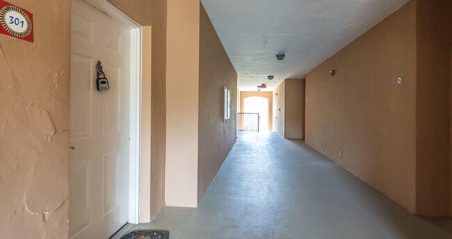 5080 Fairways Cir Unit G301