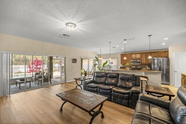 4123 SW 46th Terrace