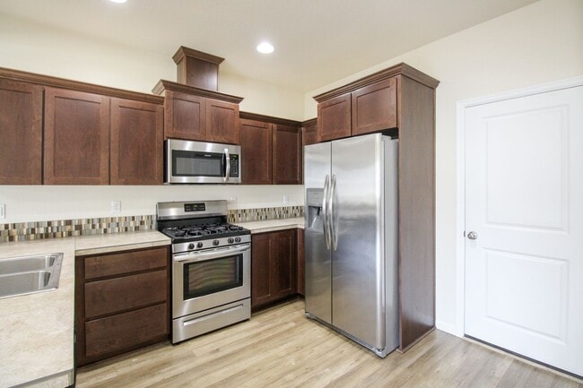 Photo - 5763 Joynak St S