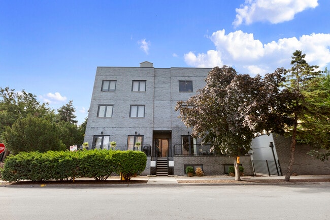 Building Photo - 2205 W Medill Ave Rental