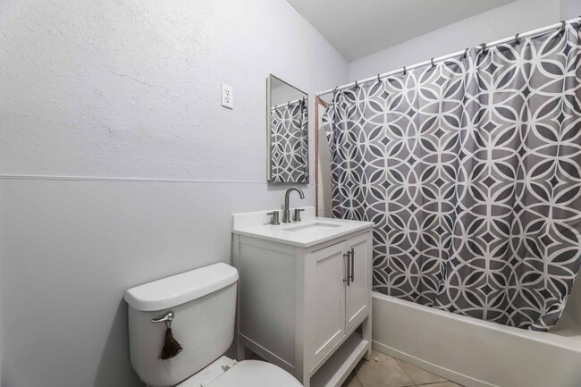 Building Photo - 307 Regina Way Unit 307 Regina Way #B