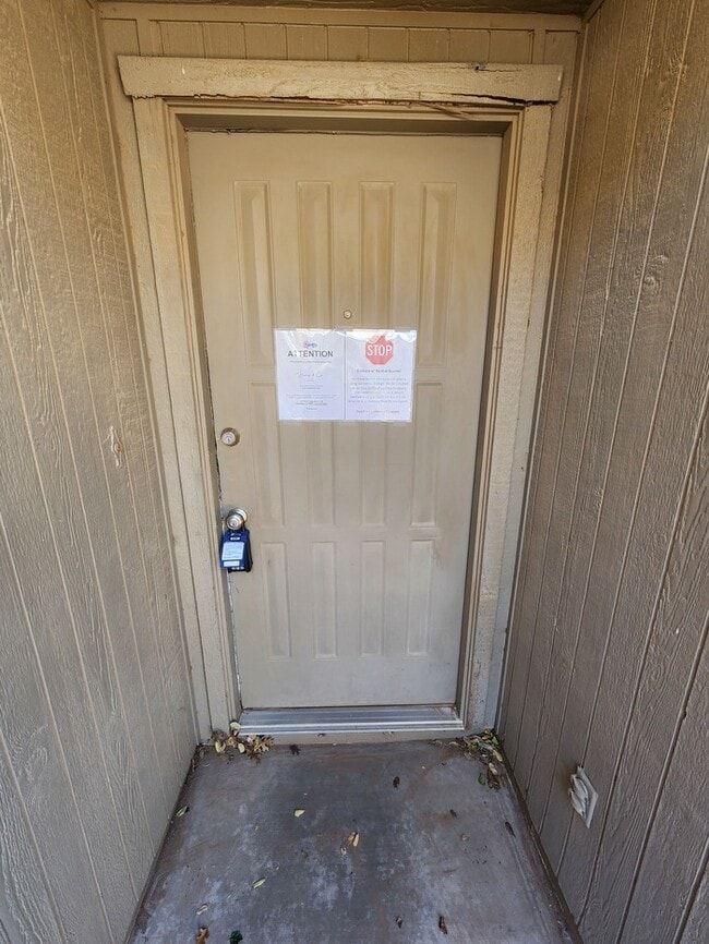 Photo - 3 bed 2 bath 2 car garage!