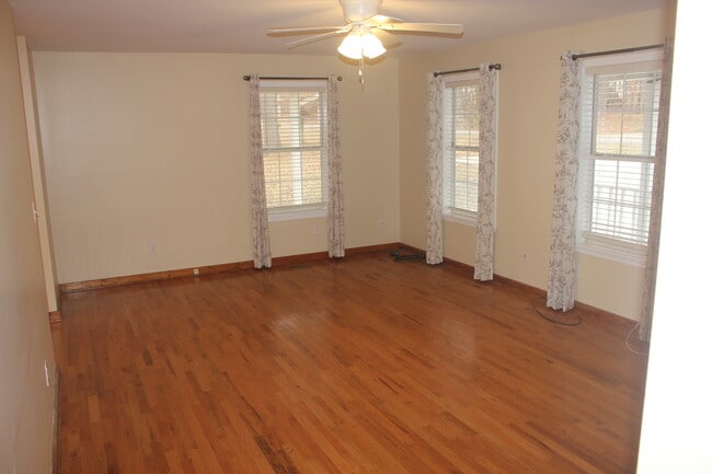 Photo - 190 Sheep Ranch Rd SE