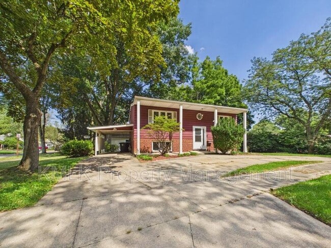 Building Photo - 1323 Hilton Dr