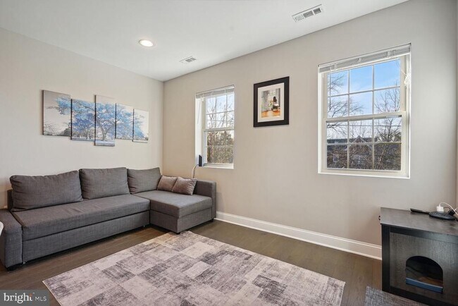 Photo - 4809 3rd St NW Unidad 4