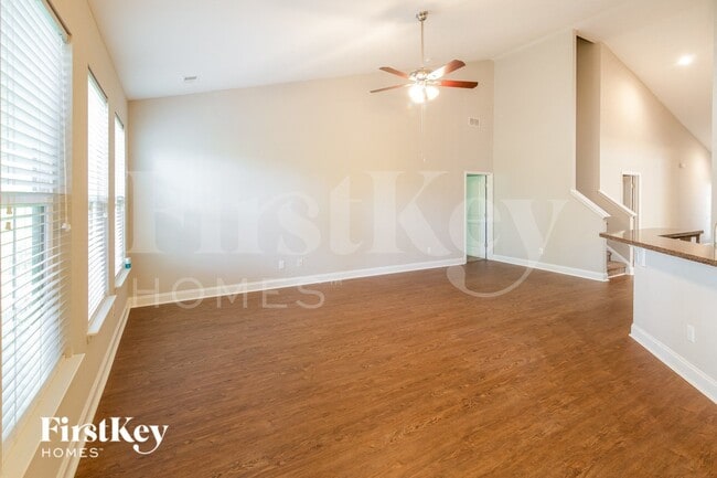 Photo - 107 Springbank Ct