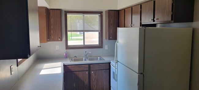 Photo - 729 Ottawa Ave