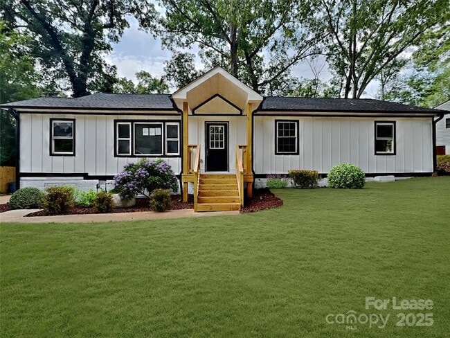 Building Photo - 2633 Brentwood Pl