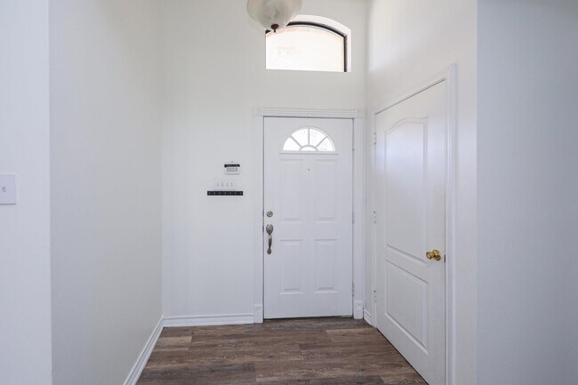 Photo - 752 Buffalo Ct