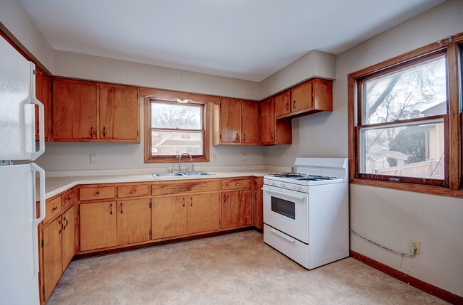 Photo - 323 S Hebbard St