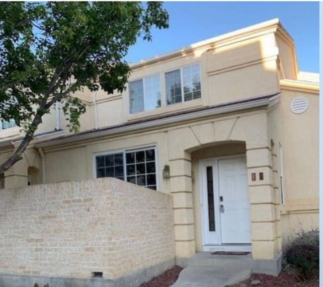 Building Photo - ALL PROSPECTIVE TENANTS MUST SUBMIT A $58 ... Rental