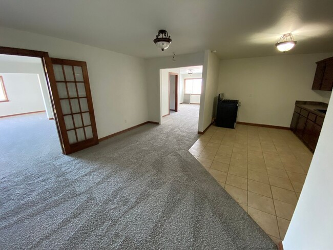 Upgraded 2 bed/2 bath top-story apartment - Upgraded 2 bed/2 bath top-story apartment