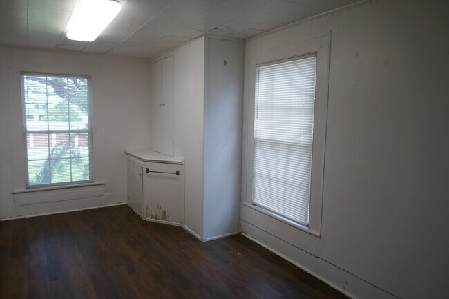 Photo - 7 Bank St