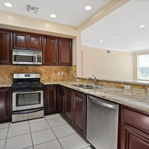 Kitchen - 4771 Forman Ave Apartments