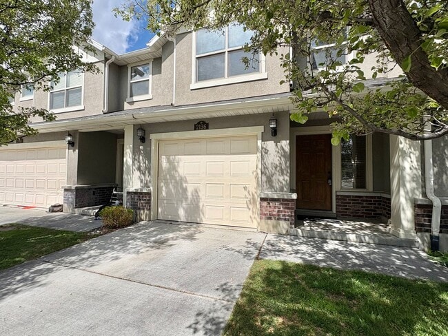 Building Photo - Updated 2-Bedroom Home in West Haven!