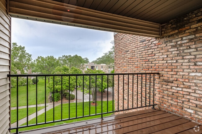 1BR, 1BA - 840SF - Balcony