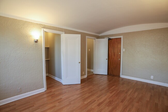 1061 W Rosemont Ave Unit 415
