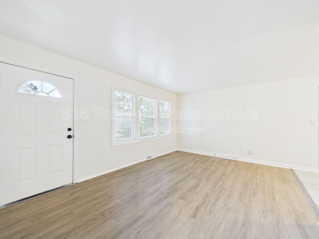 Photo - 11018 Booth Ave