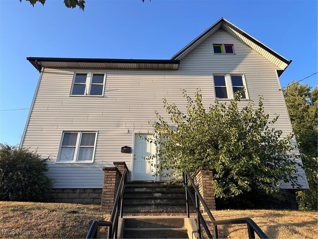 Building Photo - 317 12th St NE Rental