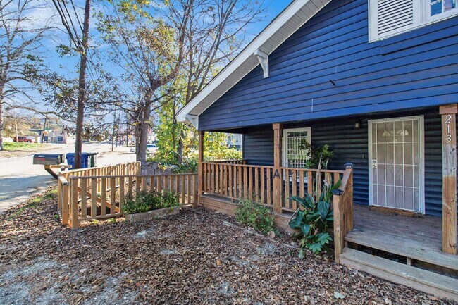 Photo - 213 Claire Dr SE