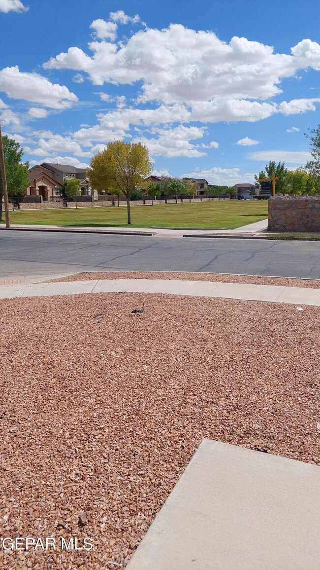 Photo - 14235 Russ Leach Ave