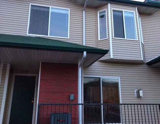 Building Photo - 3 bedroom 1.5 bath close to Fort Carson Rental