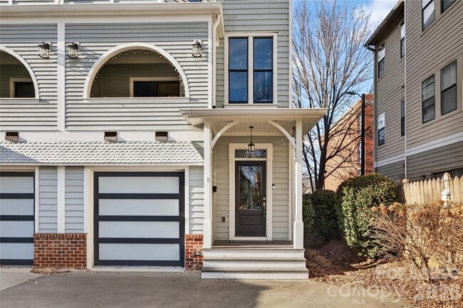 Photo - 611 N Pine St