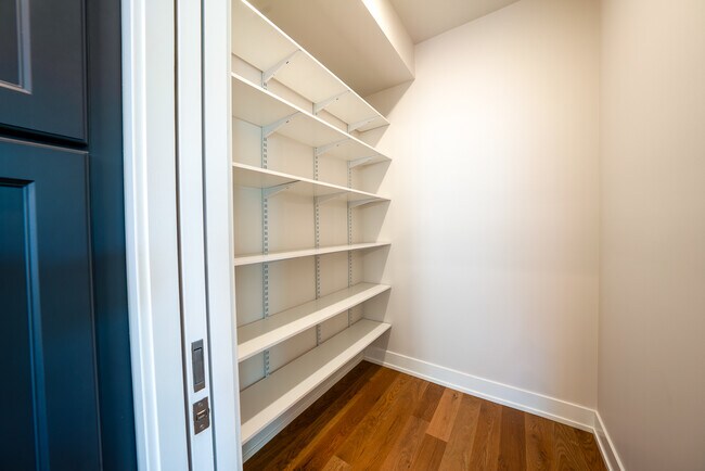 1901 W Berwyn Ave Unit 1