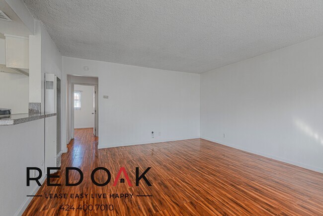 Photo - Serene Two Bedroom with Stylish Floors, In... Unidad 10