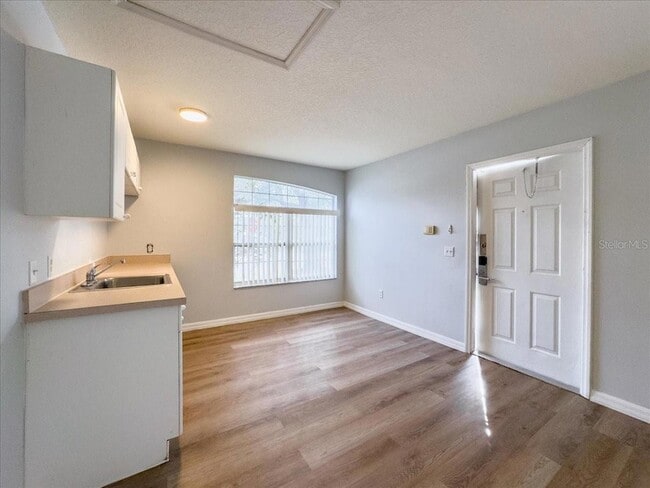 Photo - 102 Mango Dr