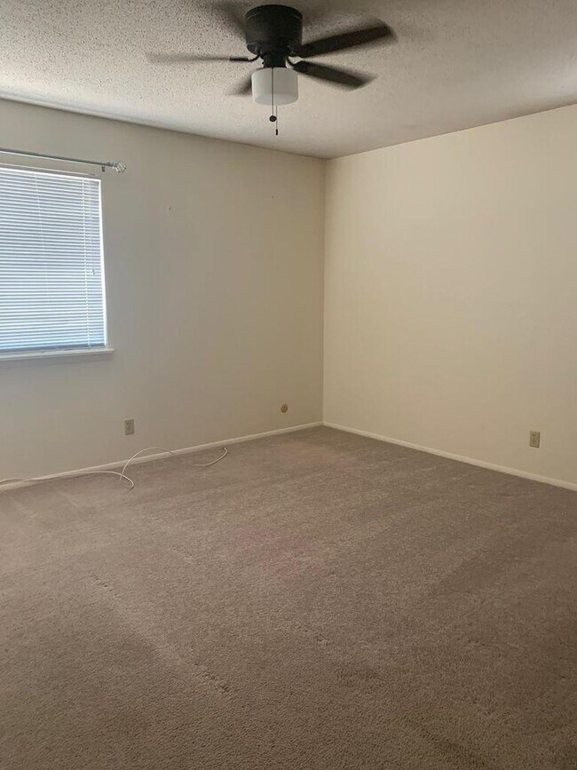 Photo - 525 San Saba Rd