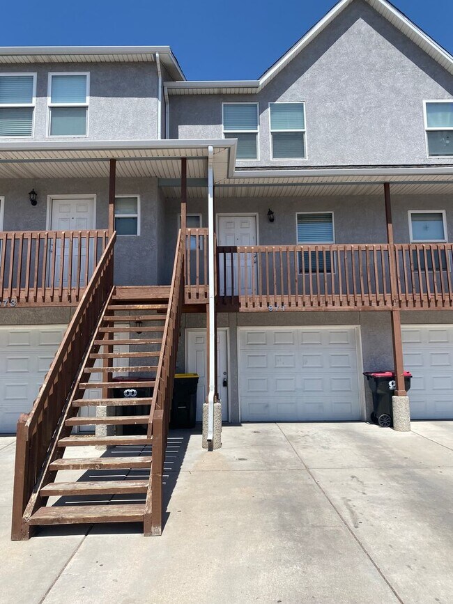 $500 Move-In Special Off of First Months R... - $500 Move-In Special Off of First Months R... Townhome