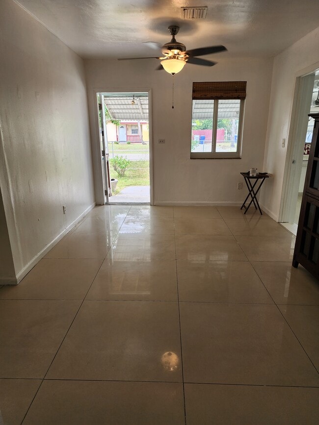 Photo - 5372 NE 17th Ave