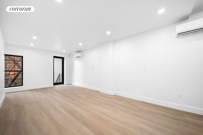 Photo - 166 S 2nd St