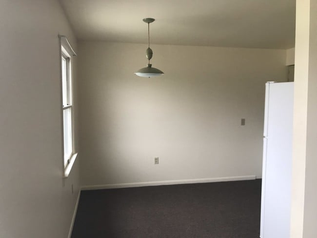 Eat-In Kitchen - 8 E Main St Unit 411