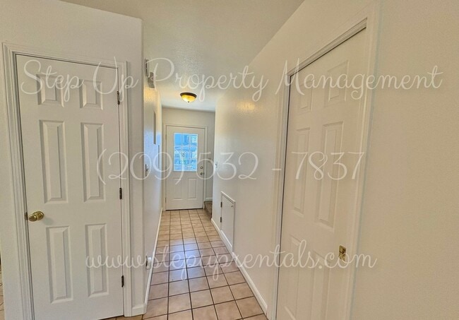 Photo - Bright and Freshly Updated 3 Bed 1.5 Bath ...