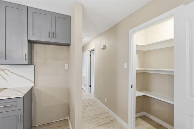 1841 Twin Oaks