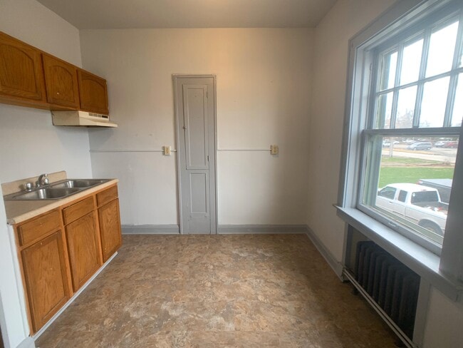 Photo - 210-102 Walnut-