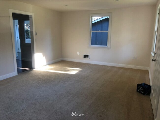 Photo - 3325 Lincoln Way