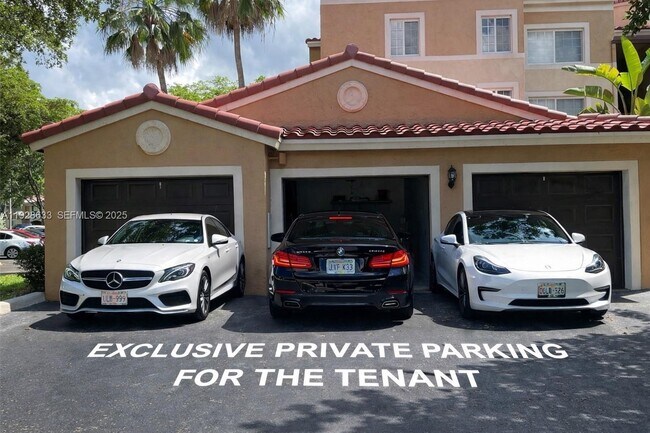 Building Photo - 2031 Renaissance Blvd Unit 101